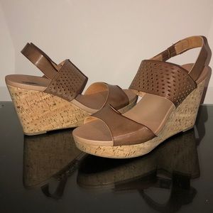 Sandals ( VERY COMFORTABLE Dr. Scholls)